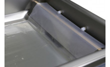 Plaque d'insertion inclinée pour produit liquide